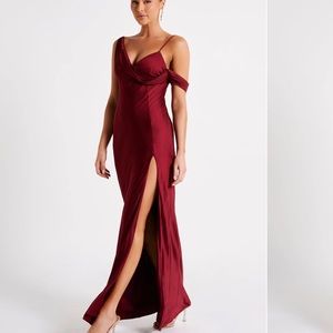 Red long dress. Size Medium. Only worn once. From the brand Meshki!